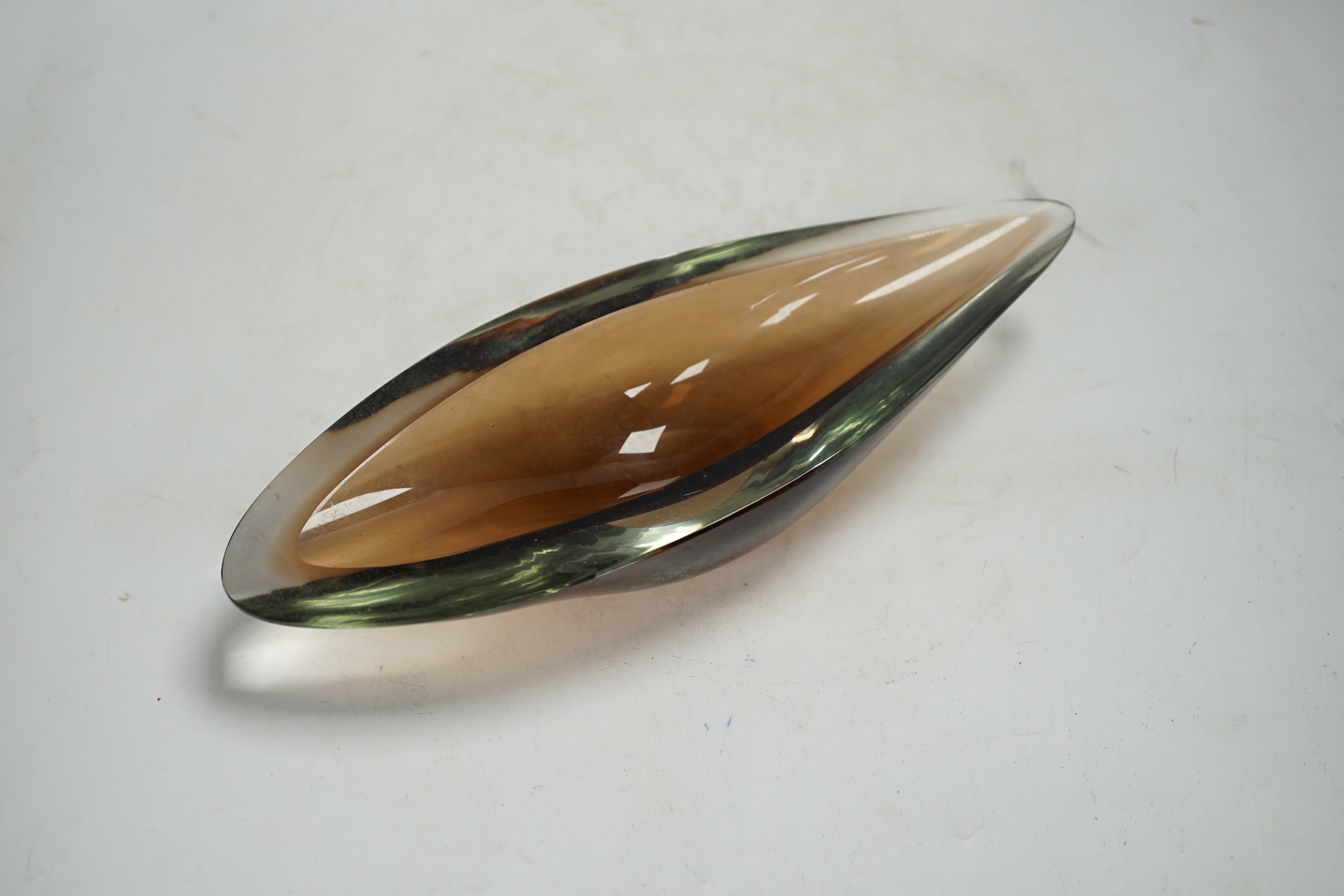 Kaj Franck for Nuutajarvi Notsjo, an art glass 'willow leaf' bowl, 26.5cm long. Condition - good